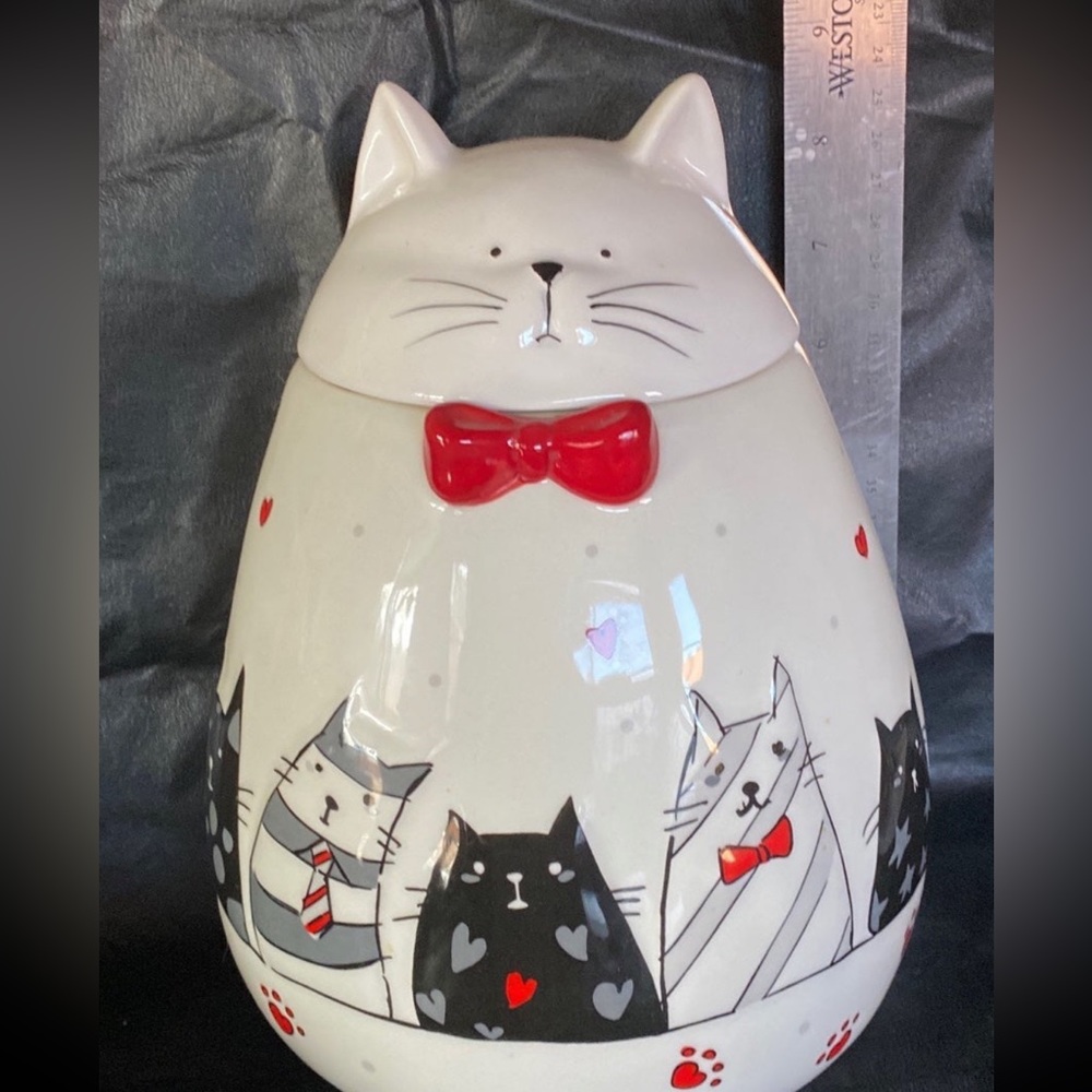 Cat cookie jar